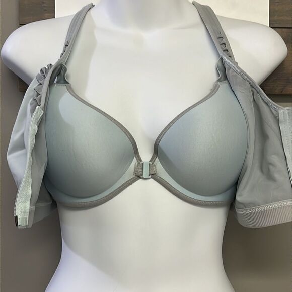 Knockout by Victoria Sport Pale Green/Gray Double Closure Razorback Bra-34C - Picture 7 of 16